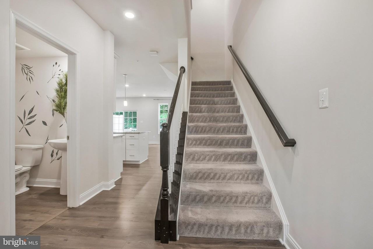 2738 Lady Slipper Rd - Photo 3 of 25