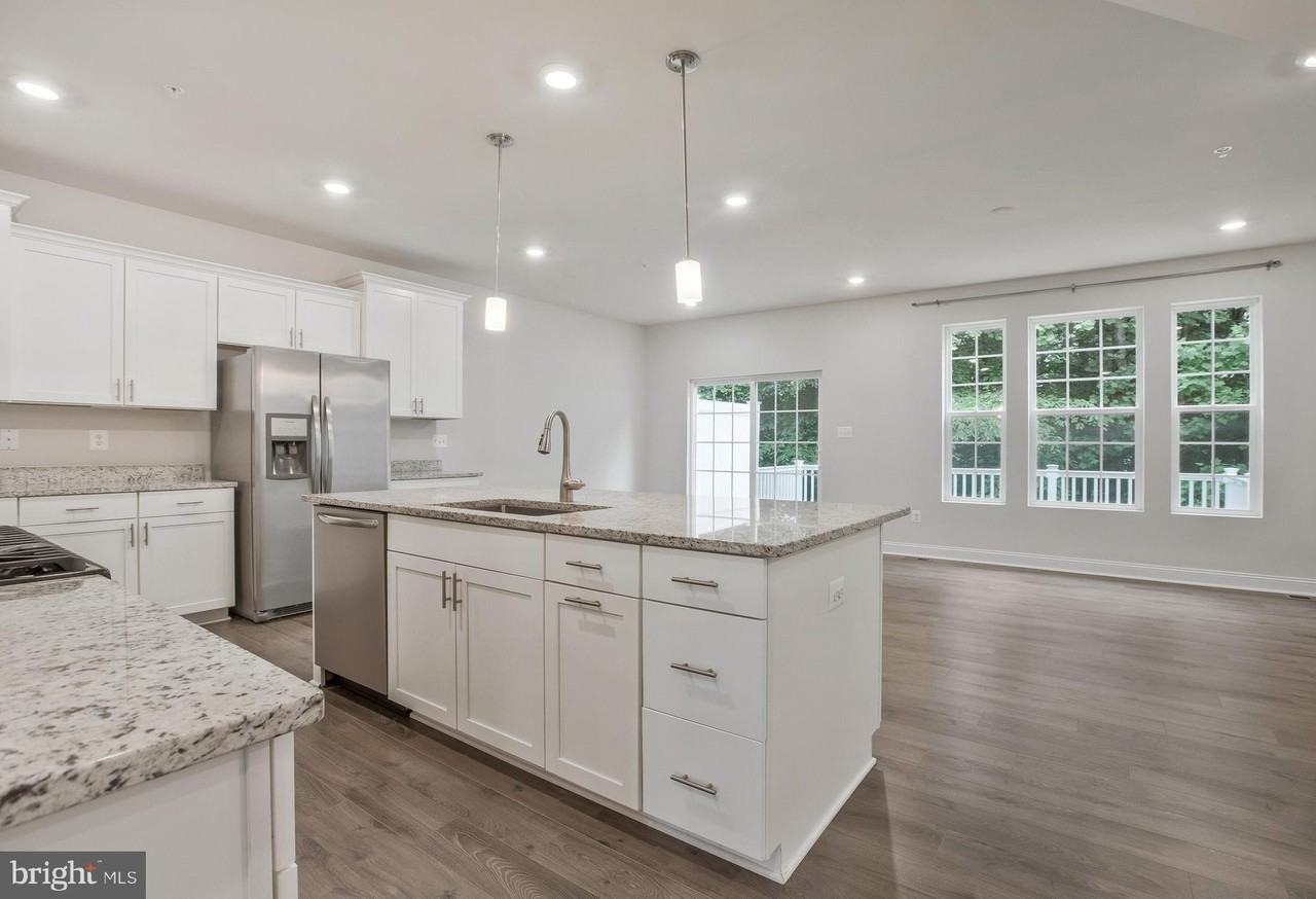 2738 Lady Slipper Rd - Photo 5 of 25