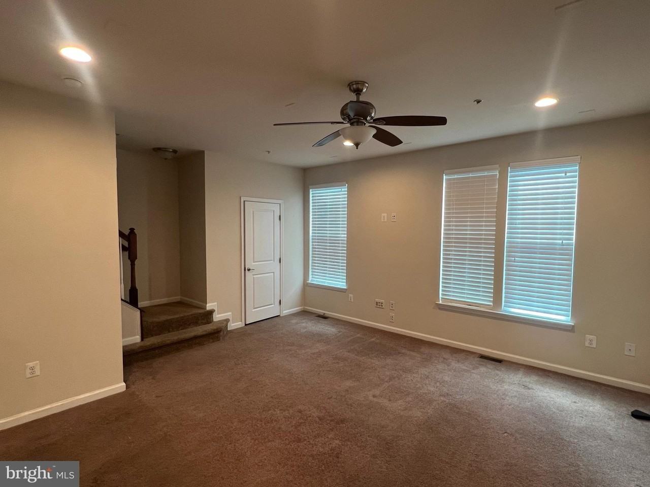 9447 Paragon Ct - Photo 4 of 15