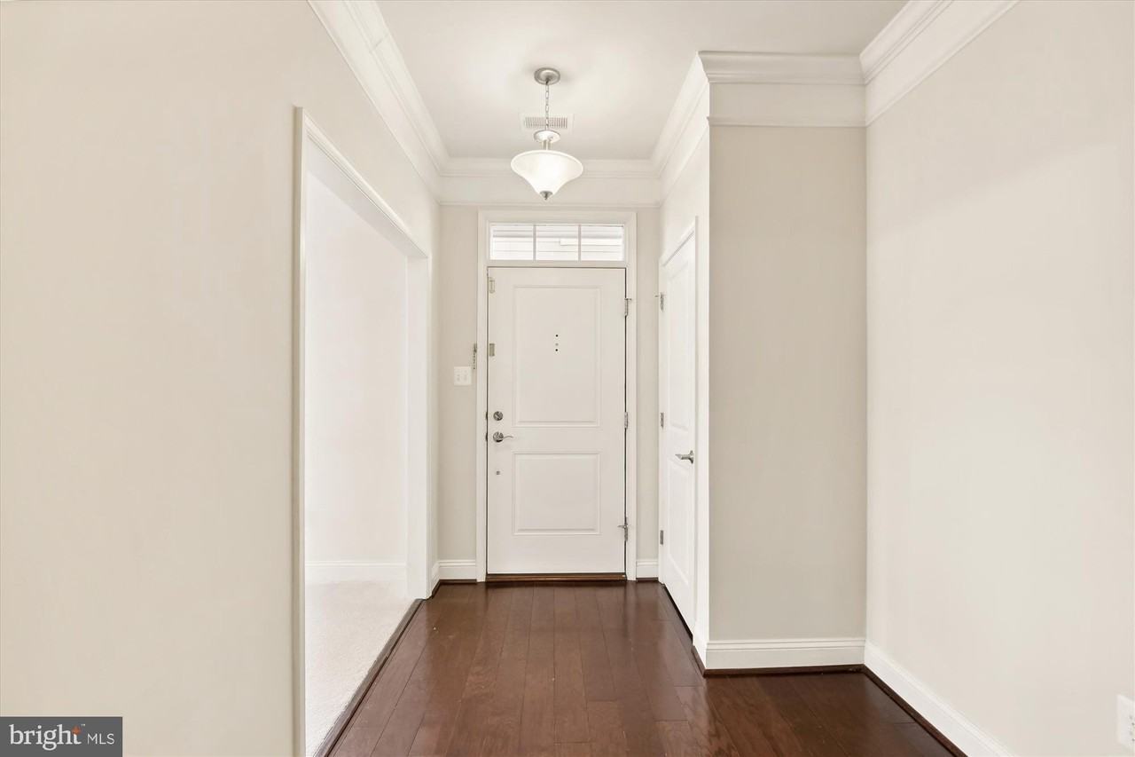67 Linden Pl - Photo 5 of 32