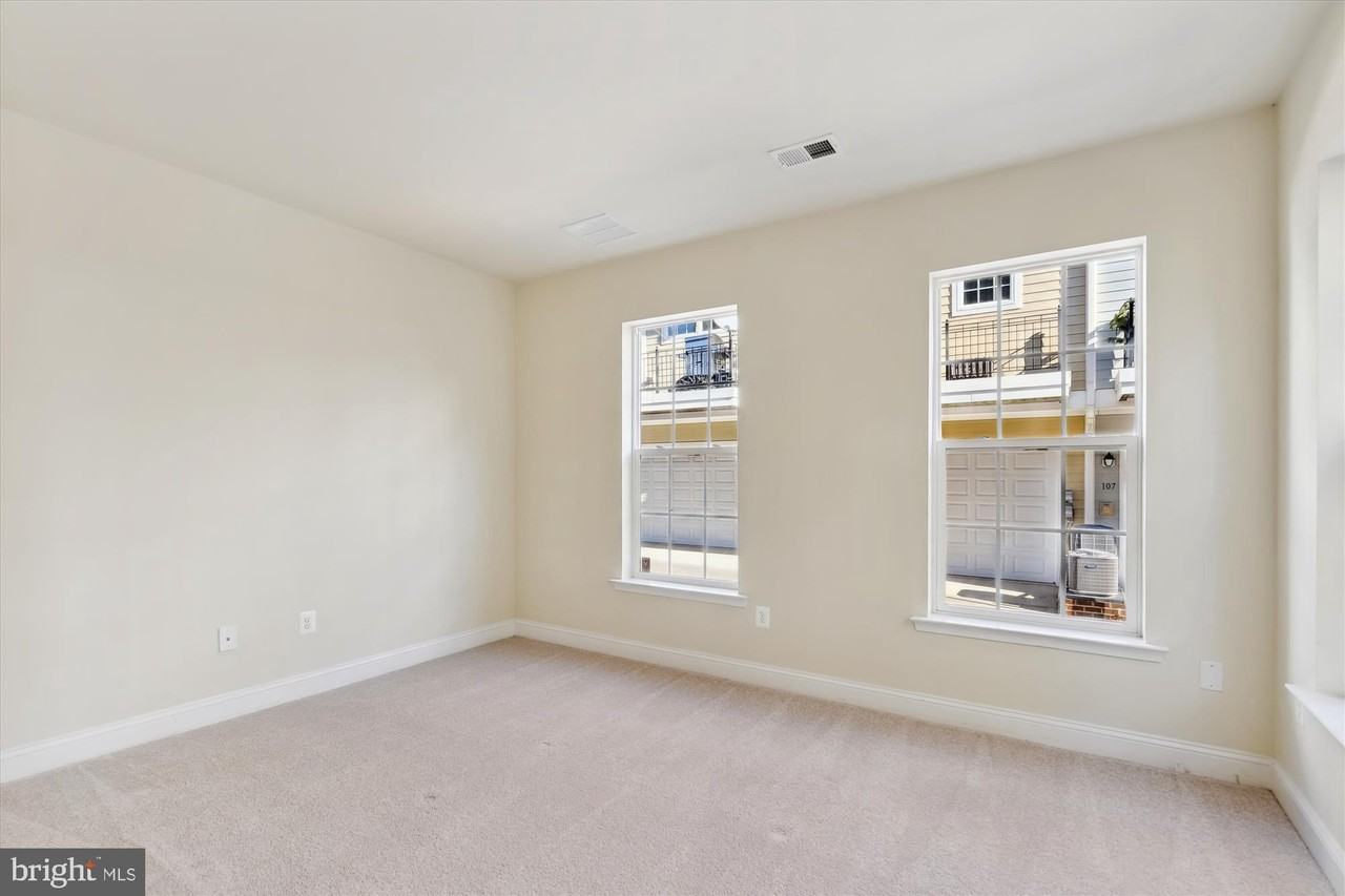 67 Linden Pl - Photo 7 of 32