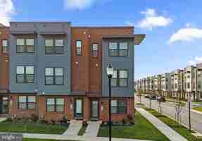 featured image of 818 Bond St