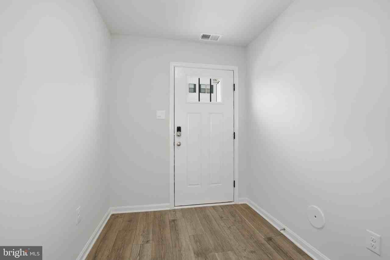 818 Bond St - Photo 3 of 34