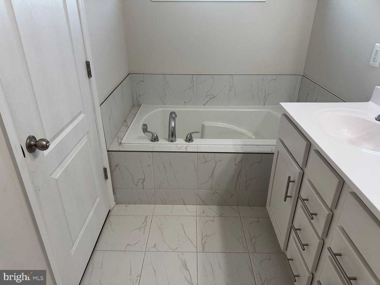 5818 Imperial Dr - Photo 6 of 39