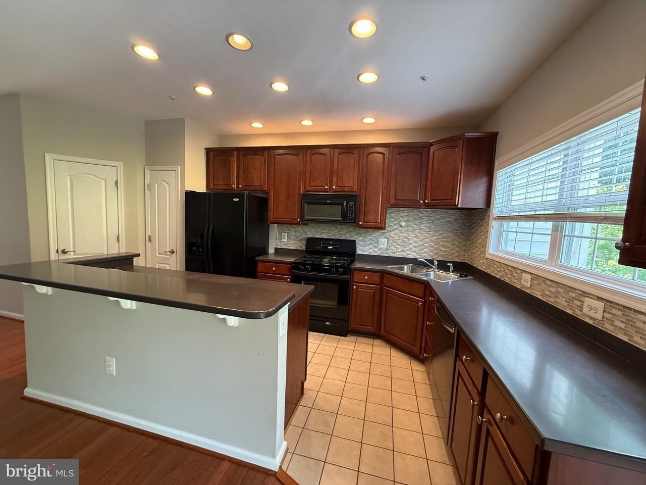 10292 Chestnut Park Ln #124 - Photo 6 of 30