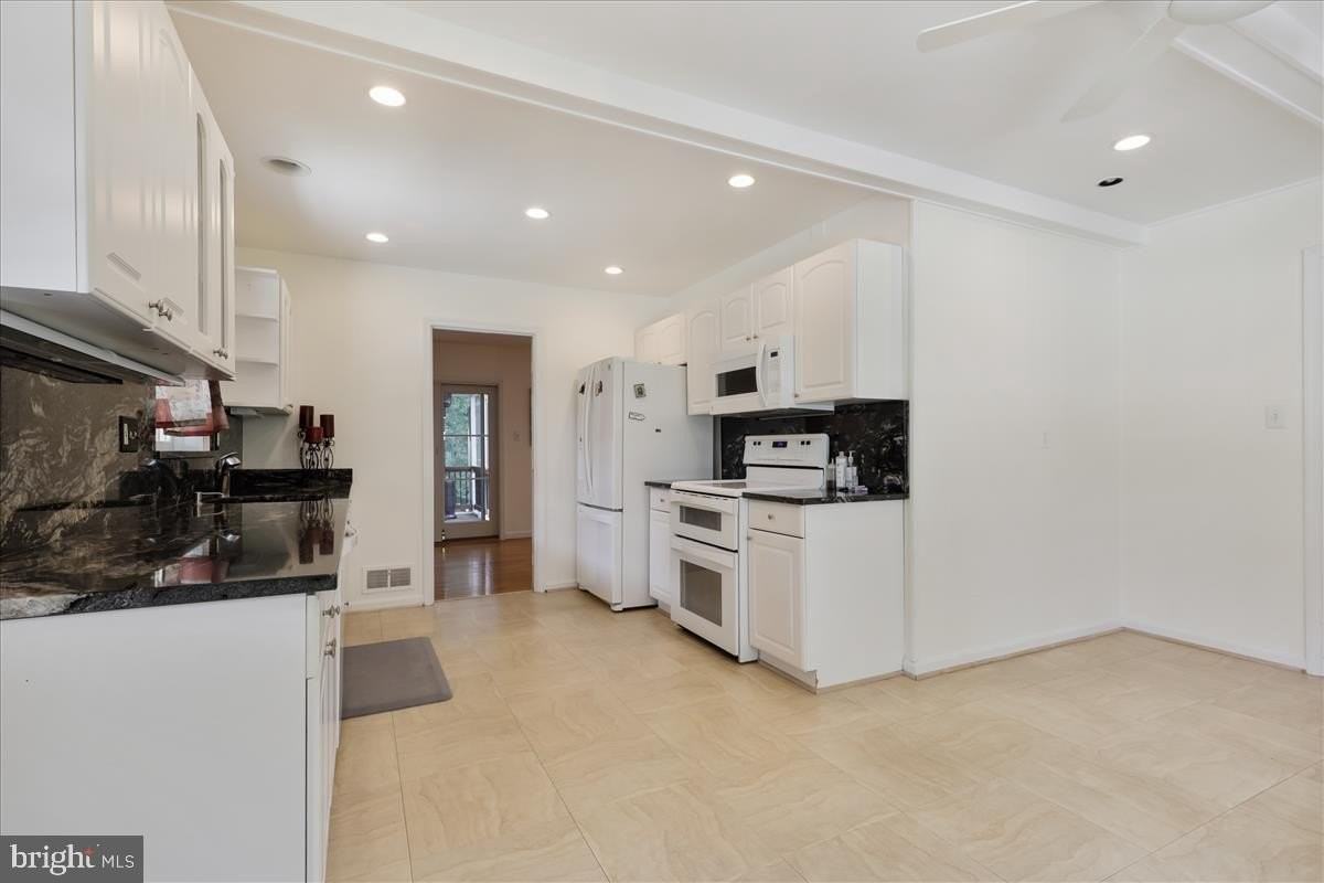 1397 Canterbury Way - Photo 3 of 22