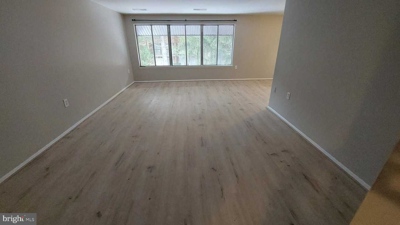 18622 Walkers Choice Rd #6 - Photo 4 of 37