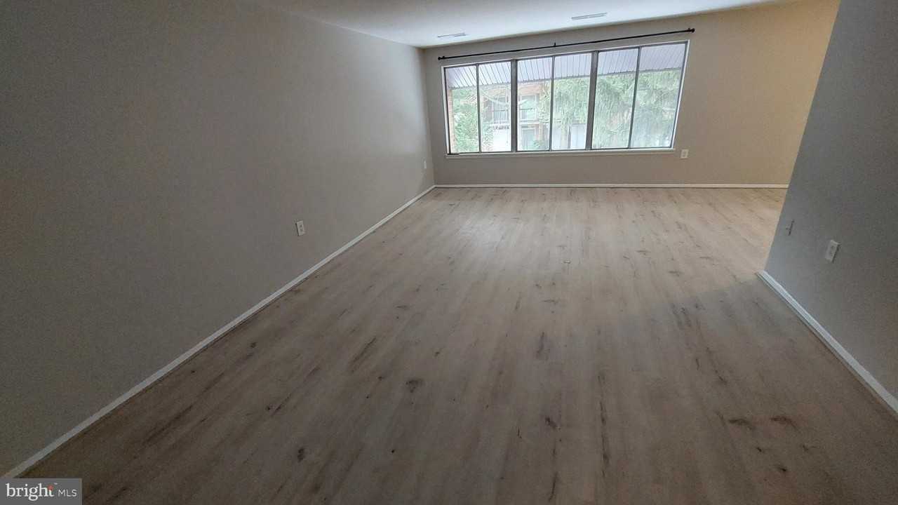18622 Walkers Choice Rd #6 - Photo 5 of 37