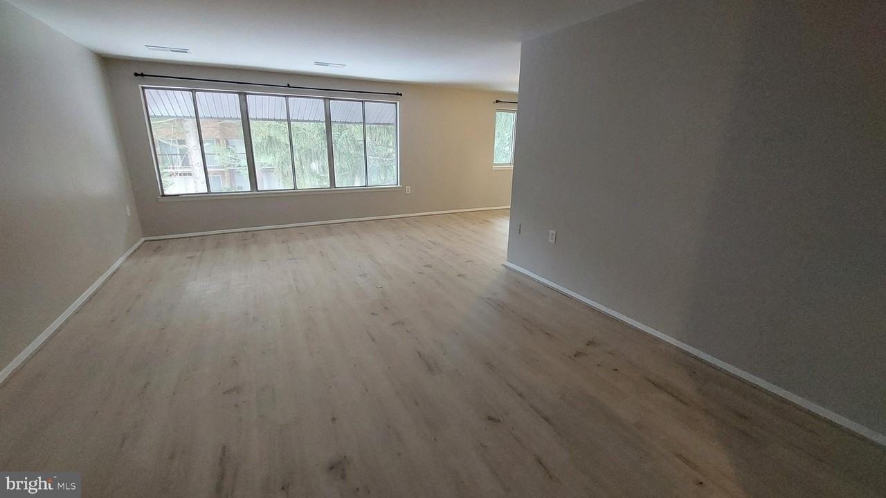 18622 Walkers Choice Rd #6 - Photo 6 of 37