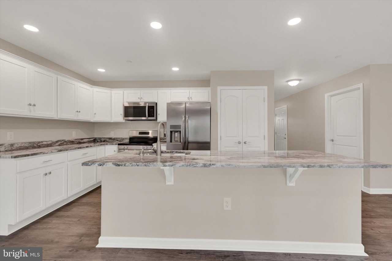 13906 Patriot Way - Photo 2 of 9