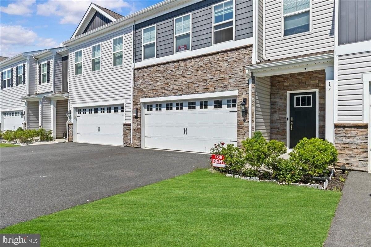 15 Morley Blvd - Photo 2 of 41