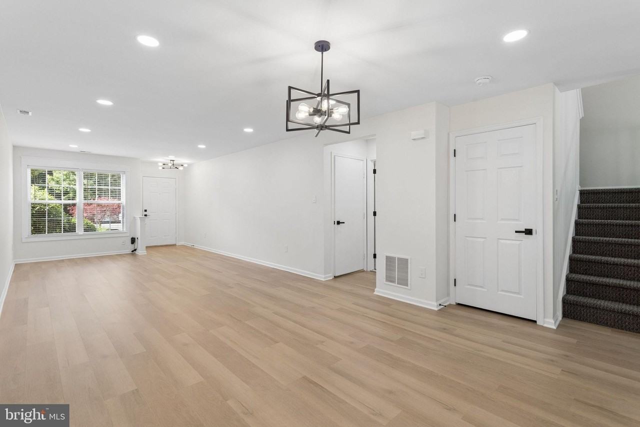 771 Barton Run Blvd - Photo 2 of 37