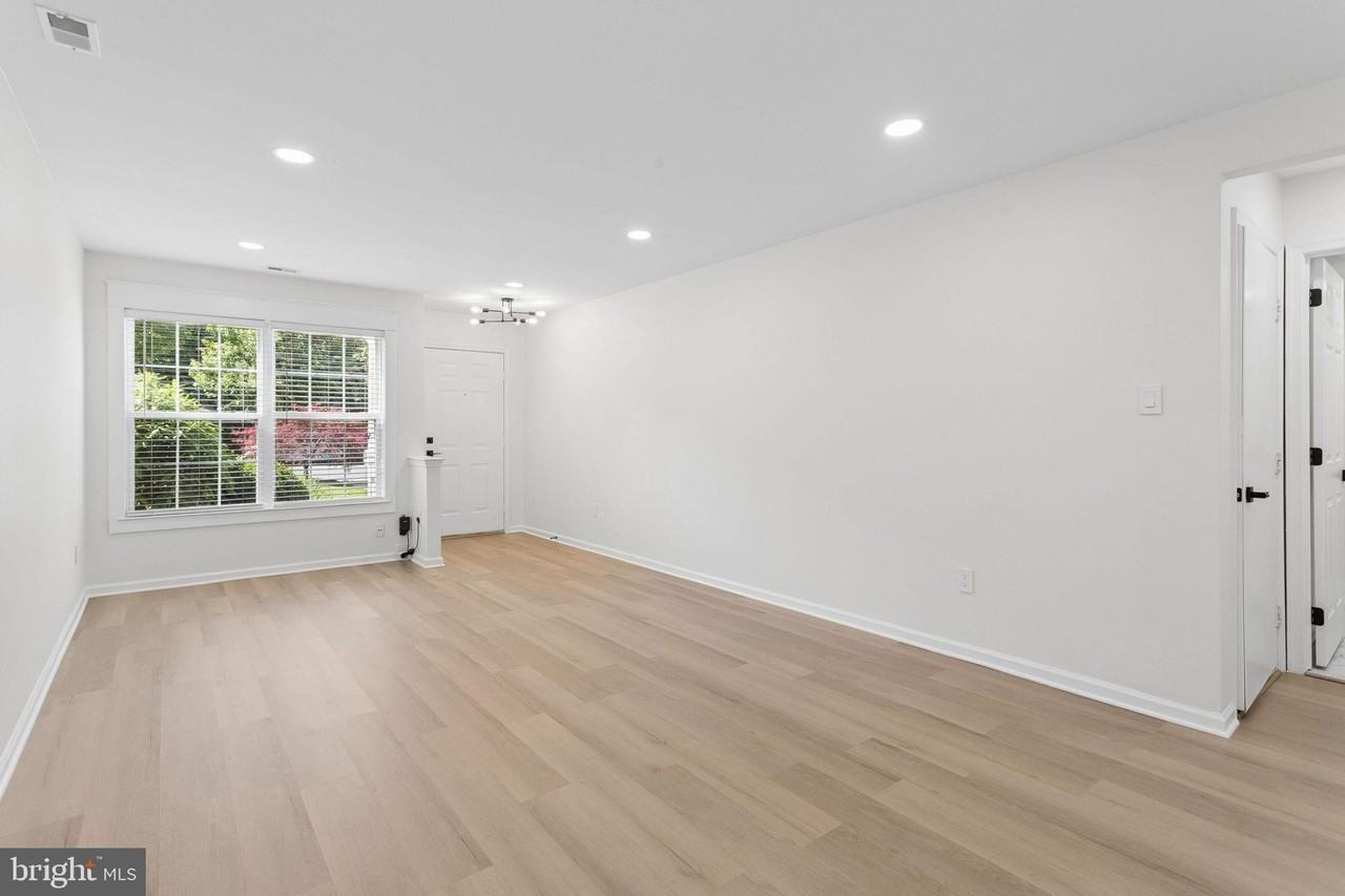 771 Barton Run Blvd - Photo 3 of 37