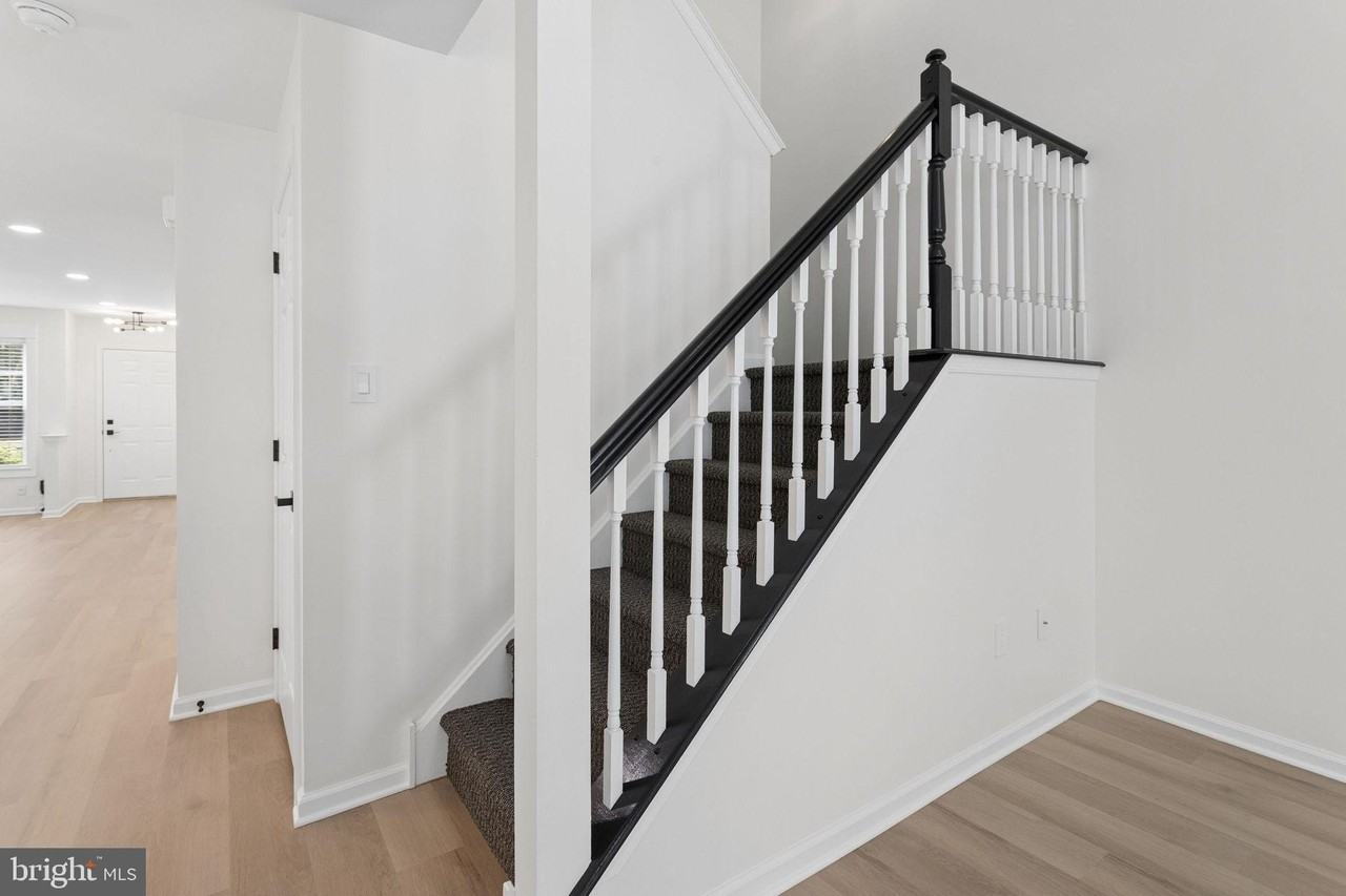 771 Barton Run Blvd - Photo 6 of 37