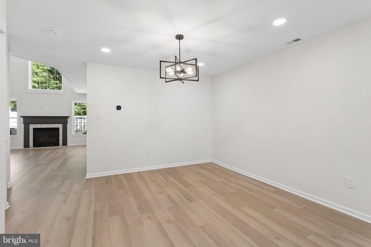 771 Barton Run Blvd - Photo 7 of 37