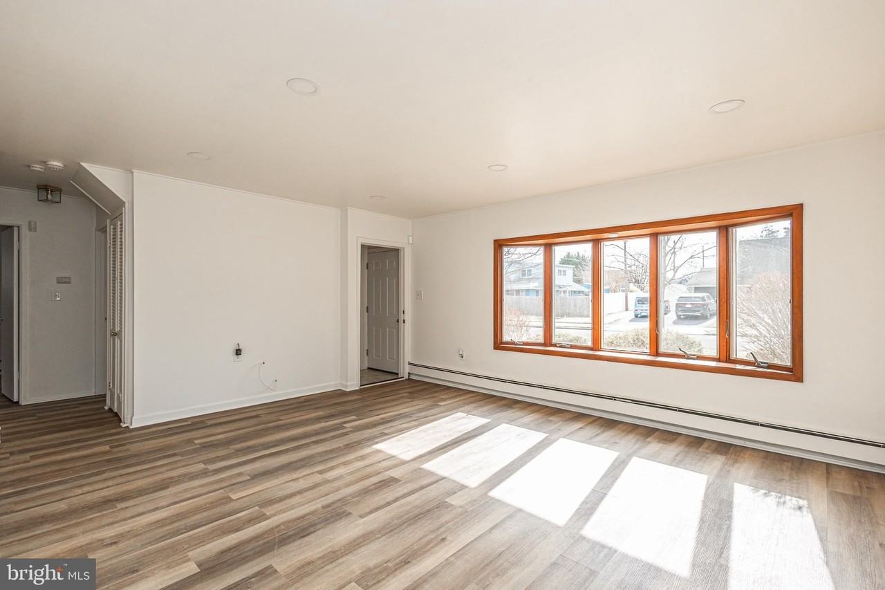 131 Hedge Rd - Photo 4 of 22