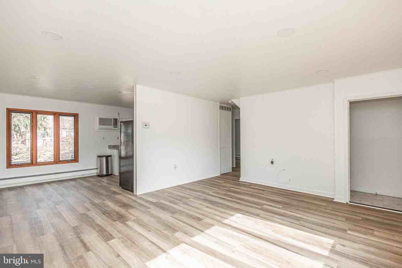 131 Hedge Rd - Photo 5 of 22