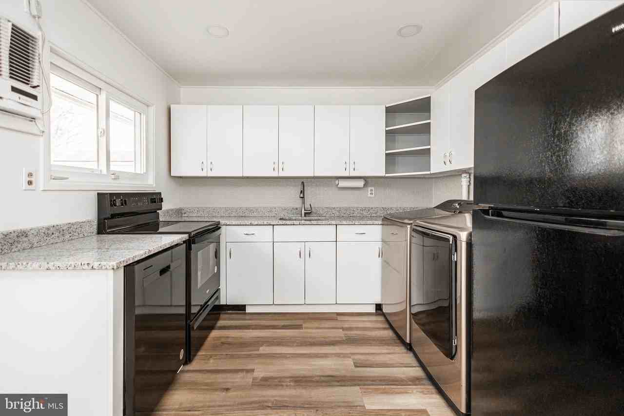 131 Hedge Rd - Photo 7 of 22