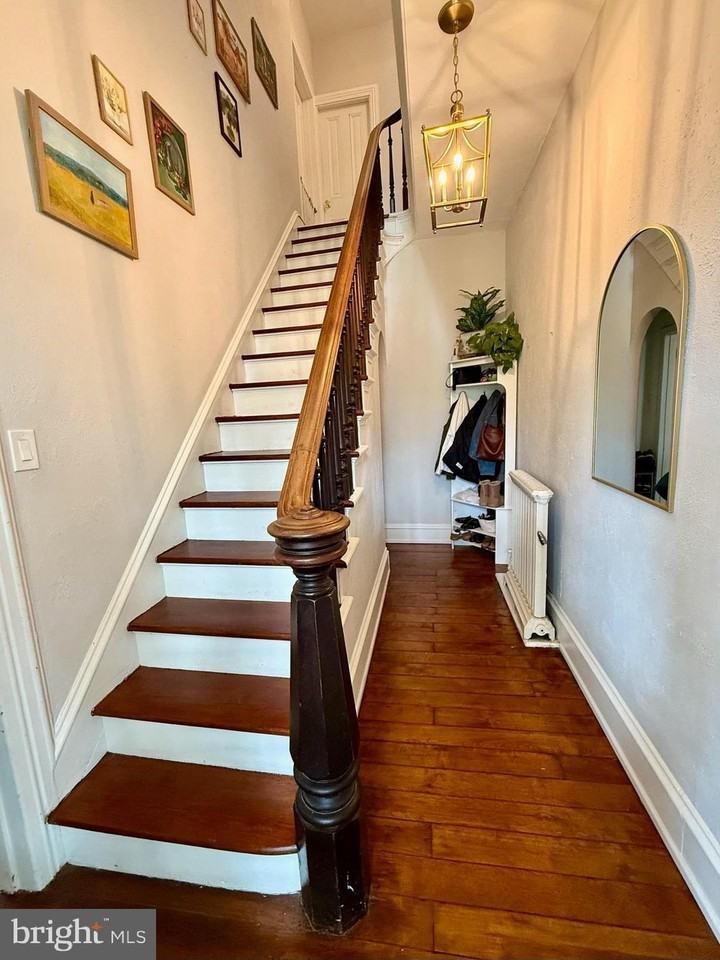 221 W Court St - Photo 4 of 23