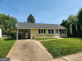 4085 Seneca Ave - Photo 1 of 1