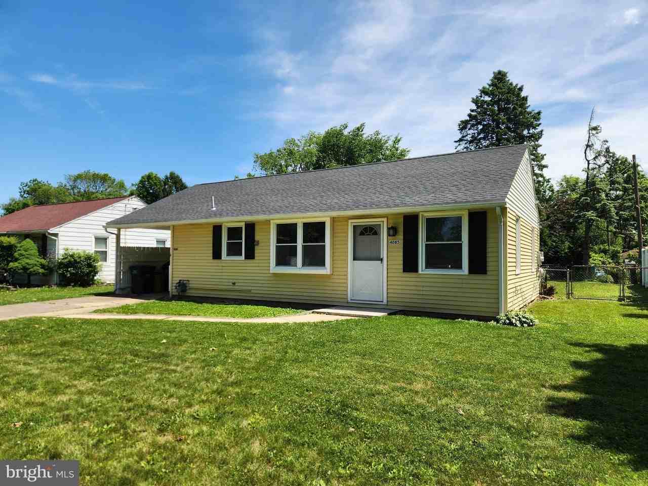 4085 Seneca Ave - Photo 2 of 12