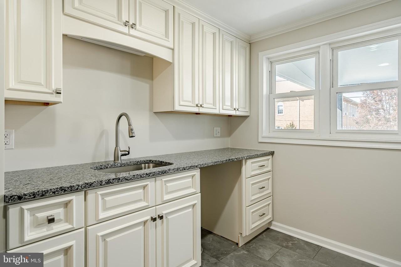 222 3rd Ave - Photo 3 of 31