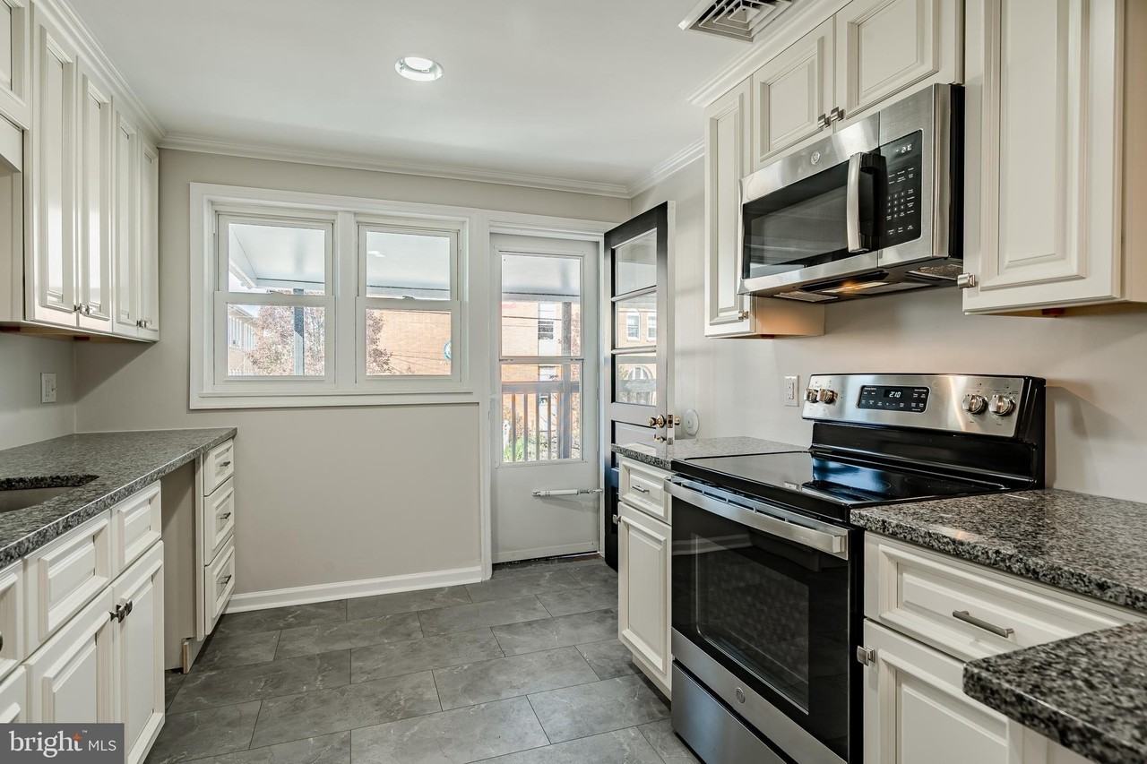 222 3rd Ave - Photo 5 of 31