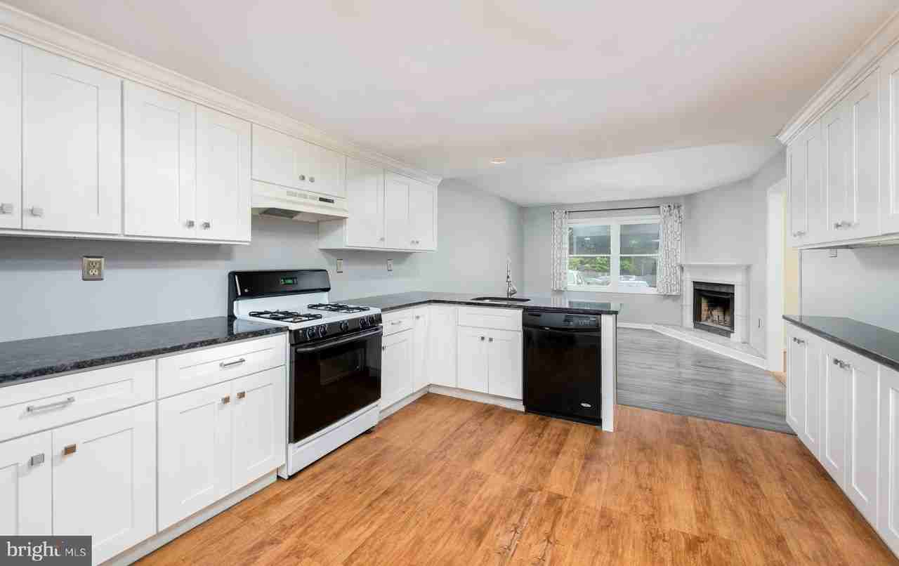 77 Bunker Hill Ct #77 - Photo 4 of 20