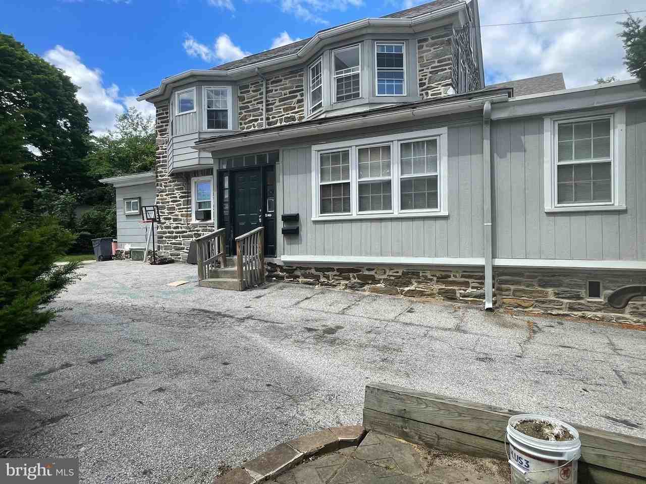 16 Windsor Ave - Photo 3 of 27