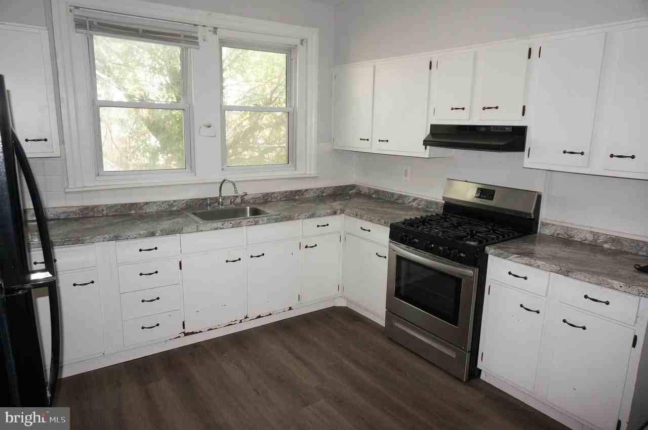 124 Knox St - Photo 6 of 17