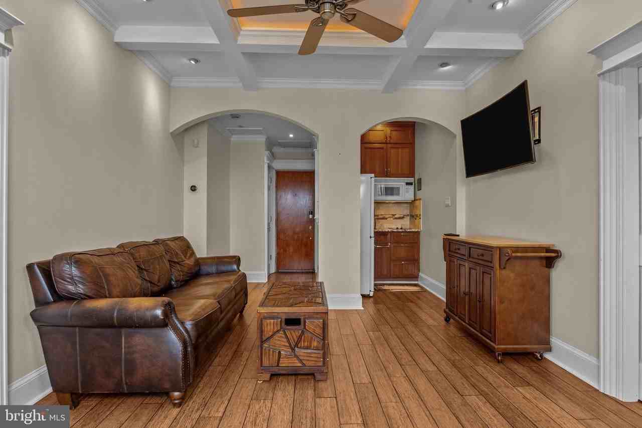2135 Walnut St #1202 - Photo 4 of 36