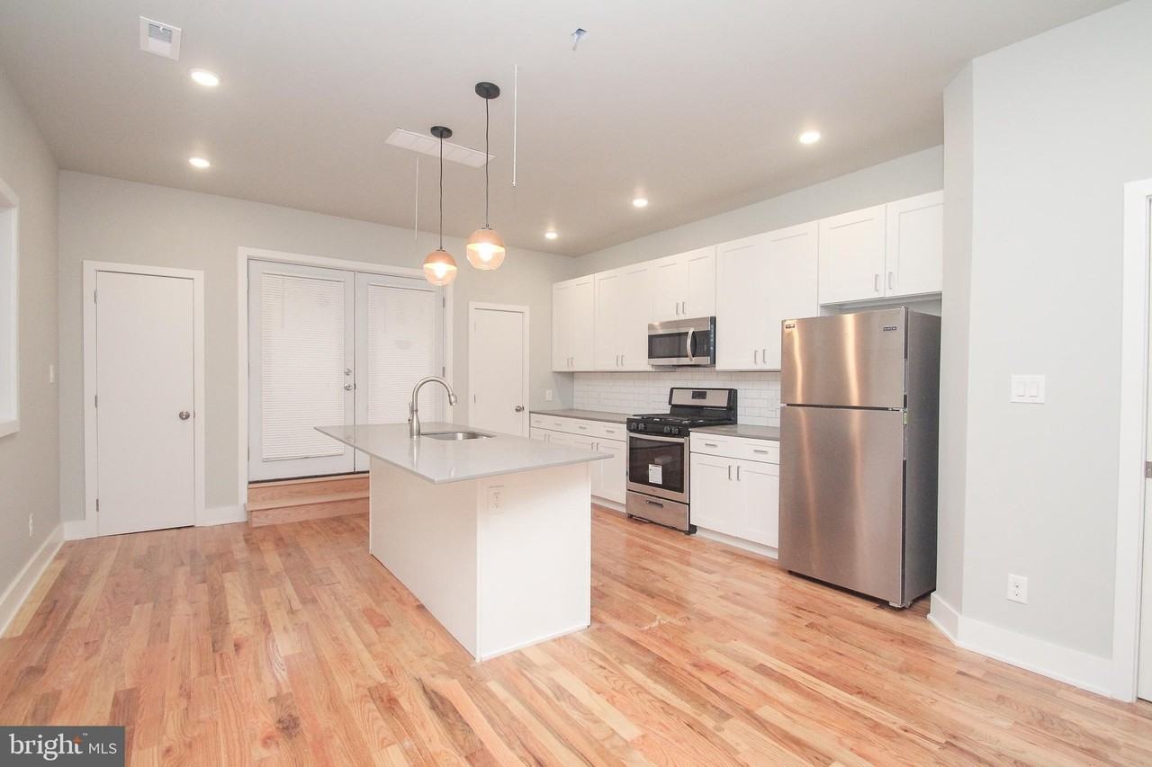 1945 Gerritt St - Photo 5 of 15