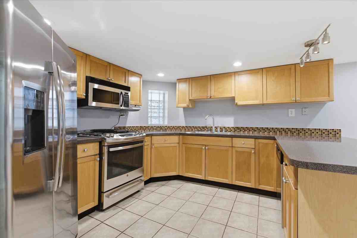 2117 N Humboldt Blvd #G - Photo 2 of 8