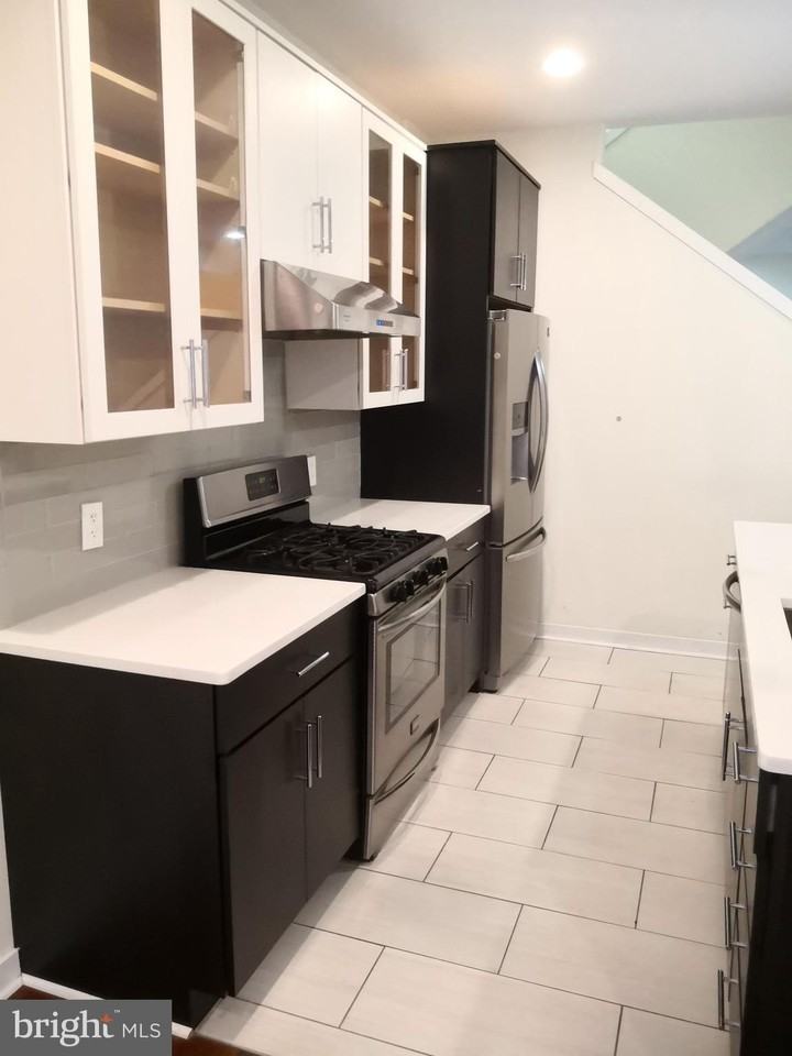 1104 Lemon St - Photo 2 of 35
