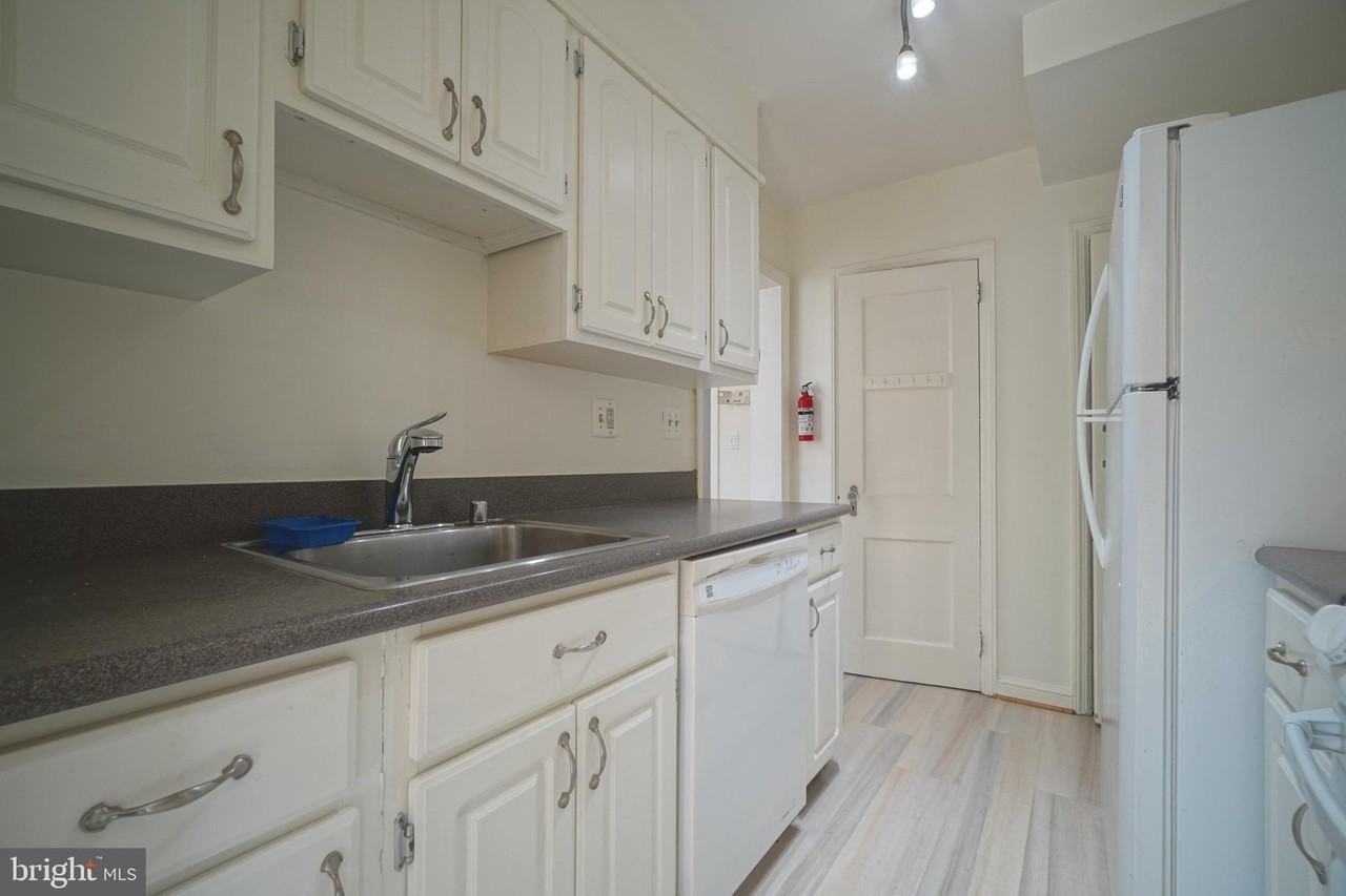 2161 N Brandywine St - Photo 7 of 20