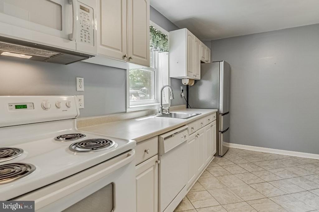260 Burgess Ave - Photo 6 of 31
