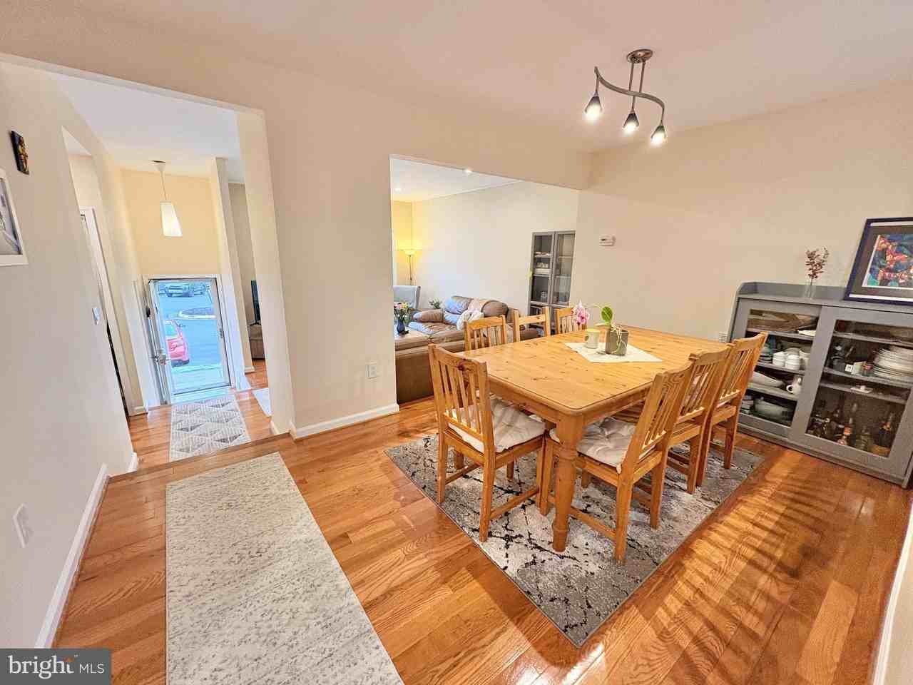 9710 Lakepointe Dr - Photo 2 of 50