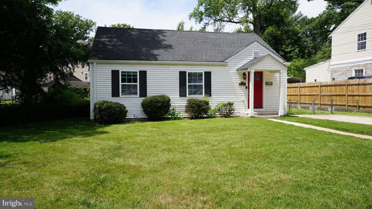 2006 Griffith Rd - Photo 2 of 16