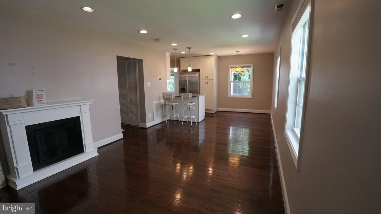 2006 Griffith Rd - Photo 4 of 16