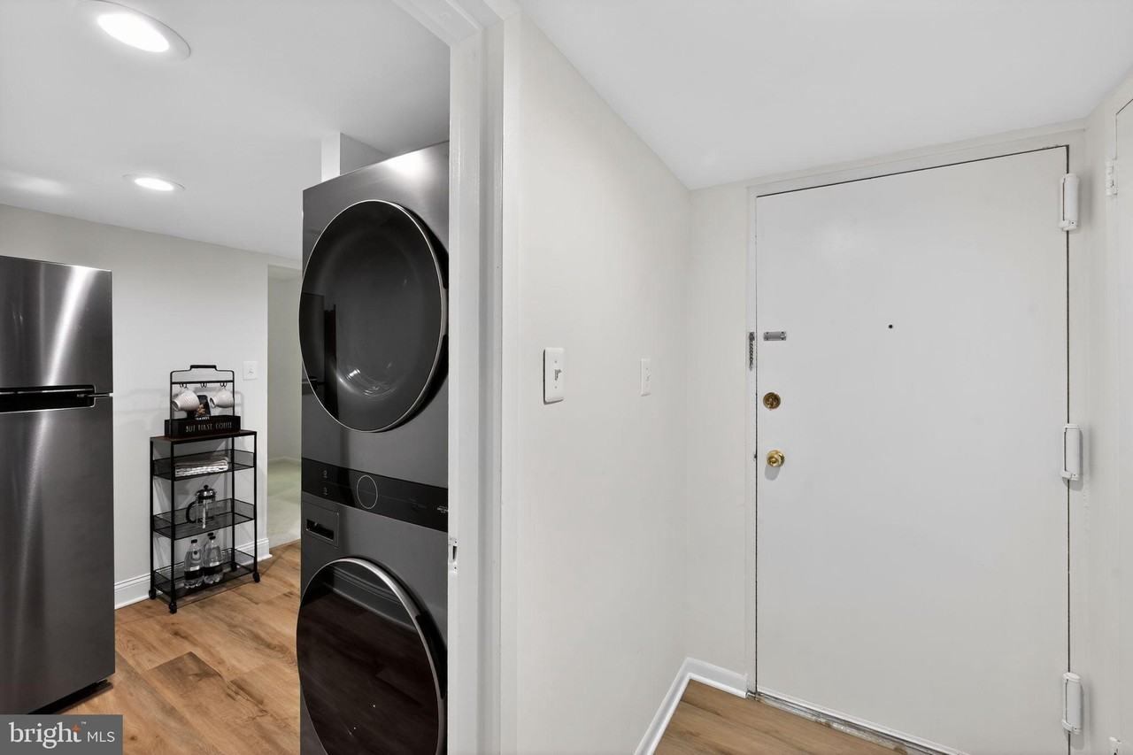1533 Northgate Sq #11B - Photo 4 of 20