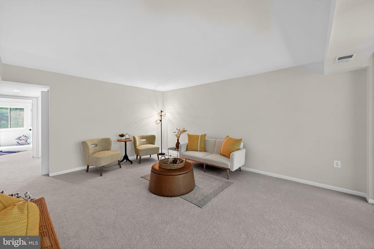 1533 Northgate Sq #11B - Photo 6 of 20