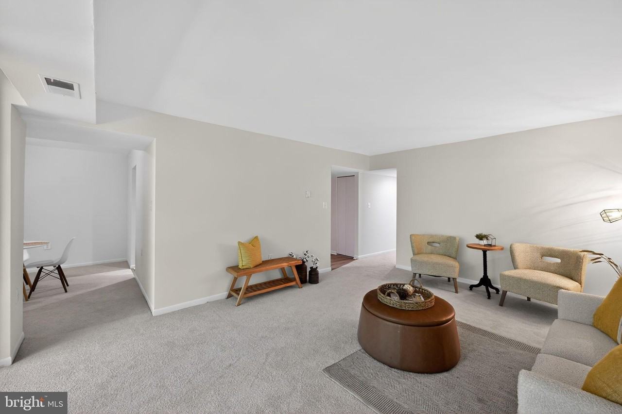 1533 Northgate Sq #11B - Photo 7 of 20