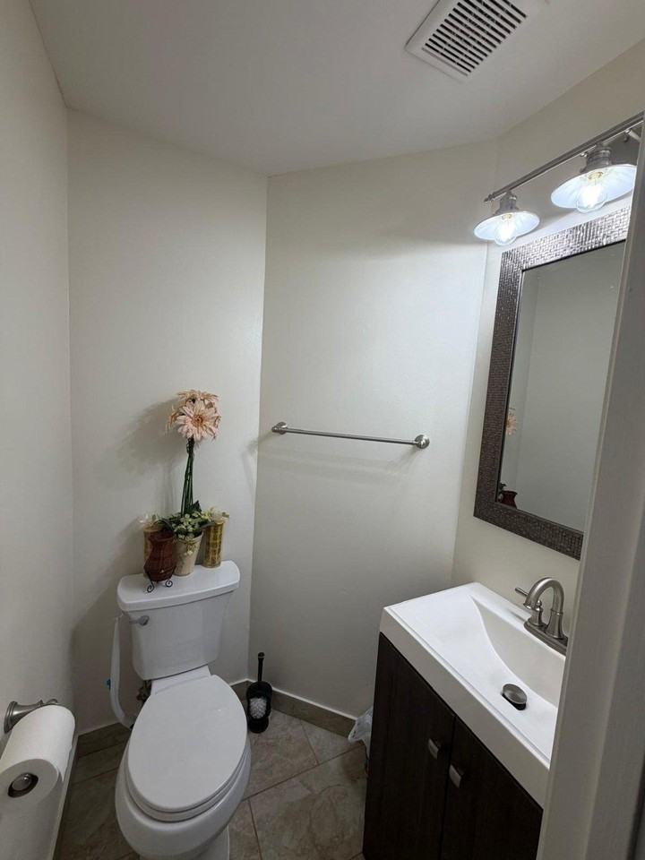 111 Connery Ter Sw - Photo 3 of 21