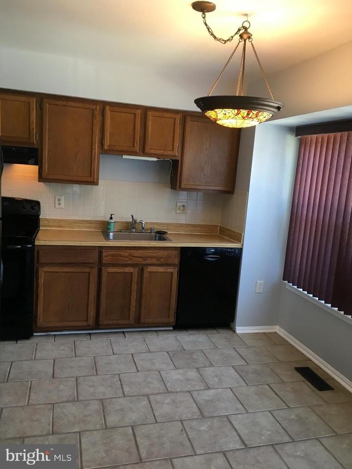15205 Streamside Ct - Photo 5 of 50