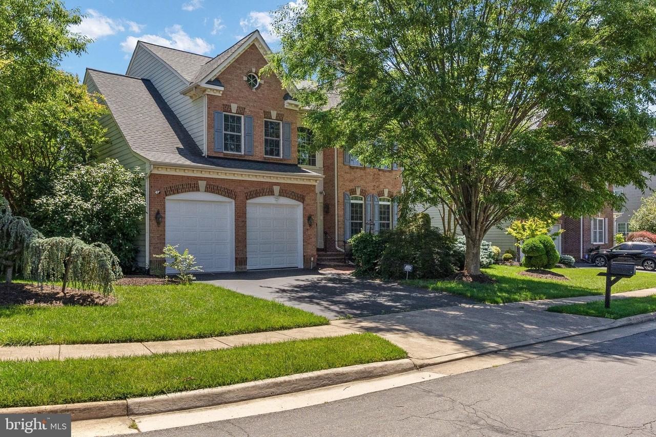 10601 Moselle Ct - Photo 3 of 50