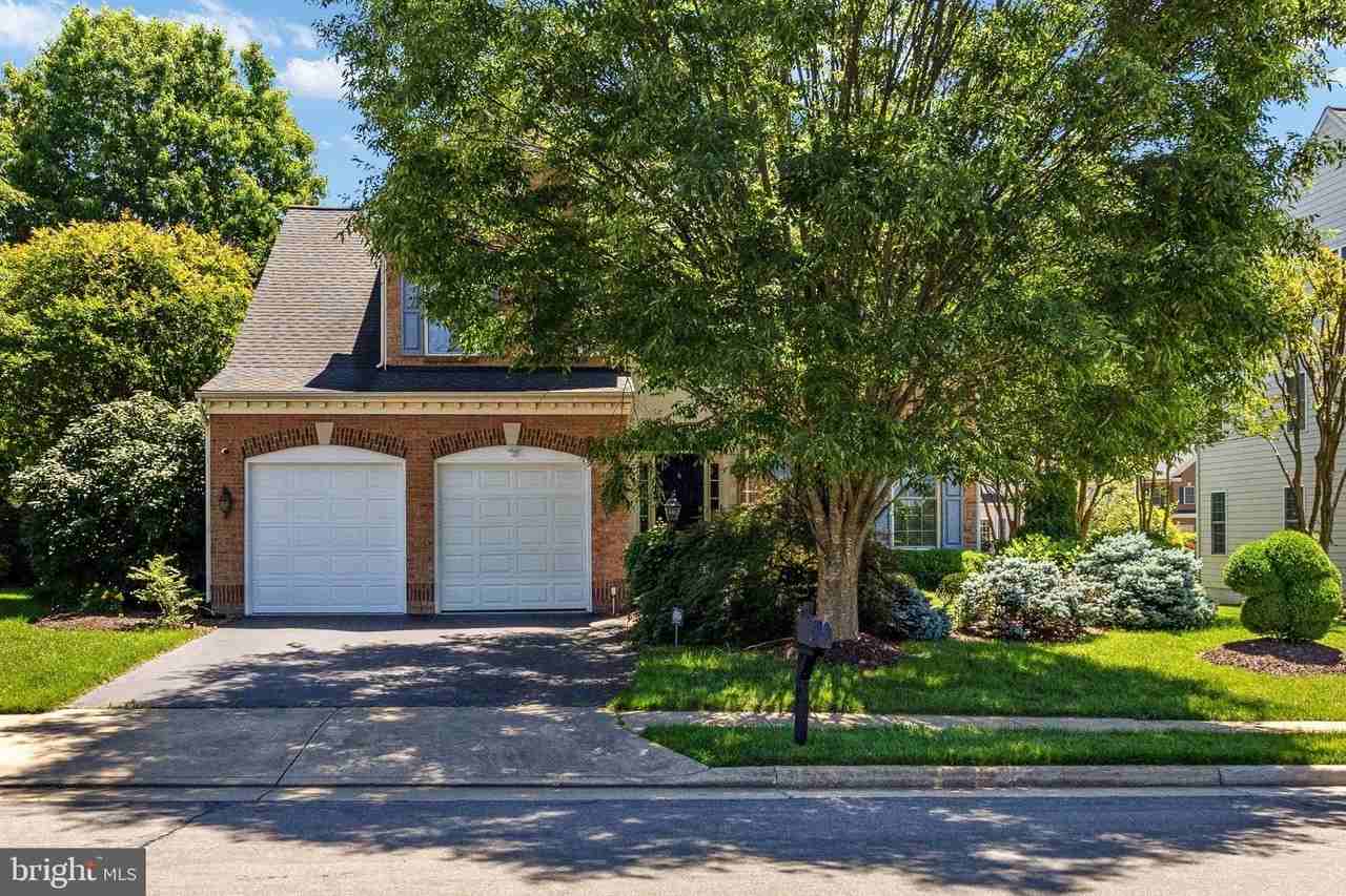 10601 Moselle Ct - Photo 4 of 50