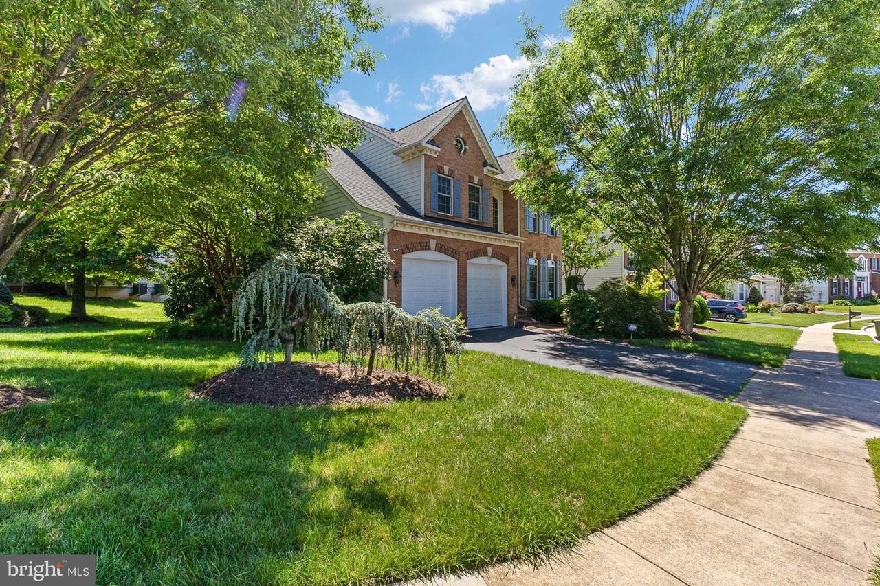 10601 Moselle Ct - Photo 5 of 50