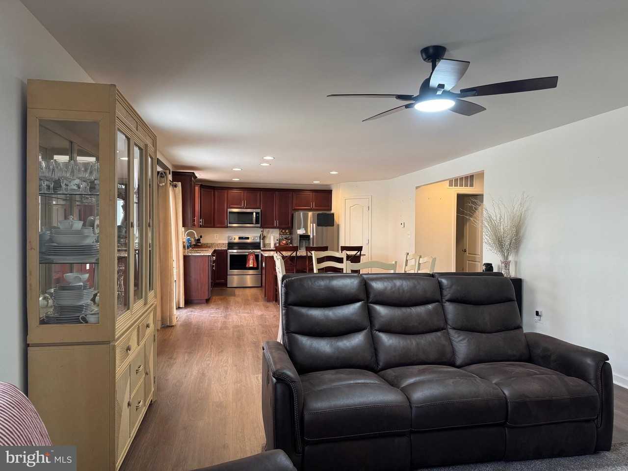 257 Stager Ave - Photo 4 of 40