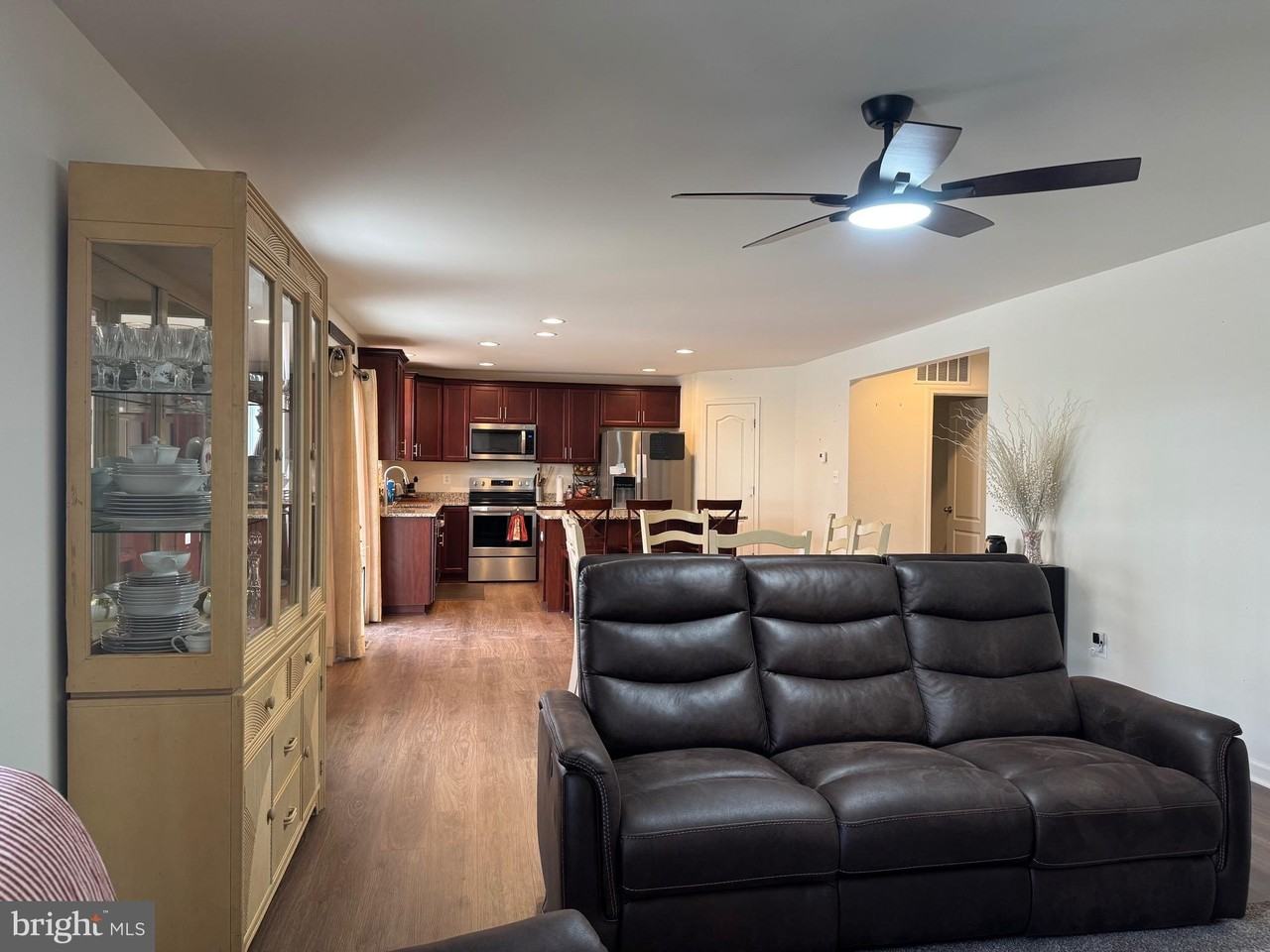 257 Stager Ave - Photo 5 of 40