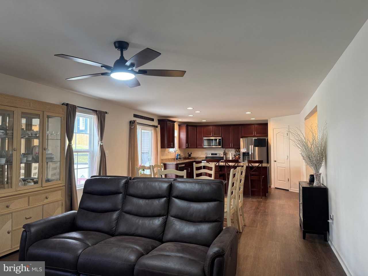 257 Stager Ave - Photo 6 of 40